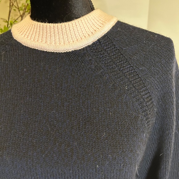 Rag & Bone 100% Extra Fine Merino Wool Navy Sweater with Light Pink Trim - Picture 3 of 8